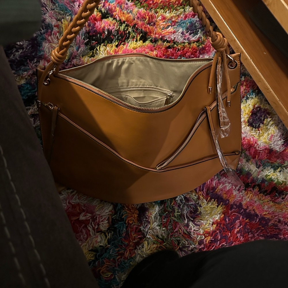 Elegant Tan Leather Shoulder Bag